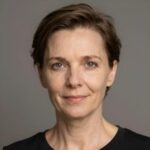 Портрет уверенного российского бизнесмена с дружелюбным взглядом для семинаров по управлению персоналом
